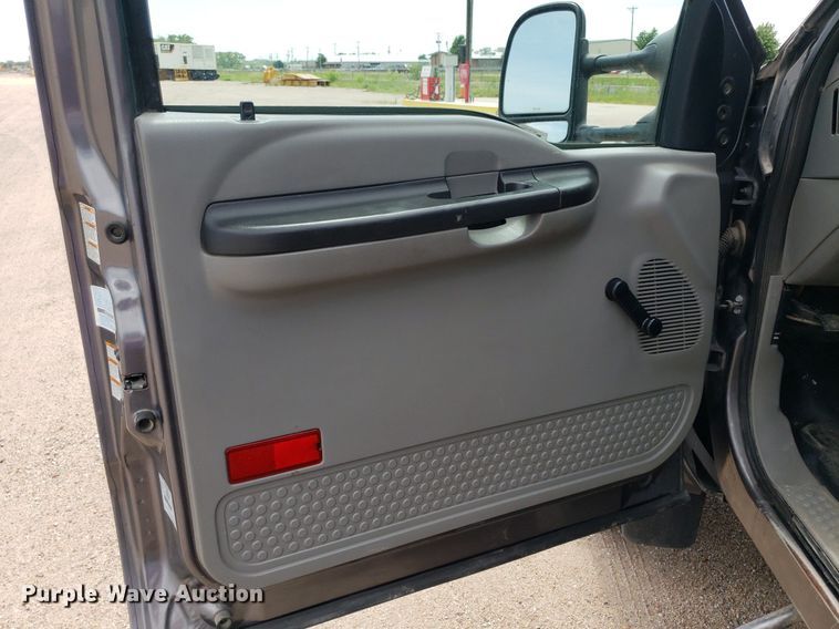 image for item IP9382 2005 Ford F450 Super Duty  bucket truck