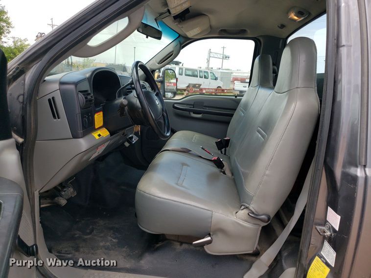 image for item IP9382 2005 Ford F450 Super Duty  bucket truck