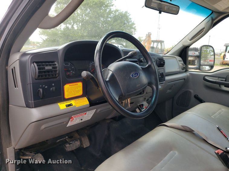 image for item IP9382 2005 Ford F450 Super Duty  bucket truck