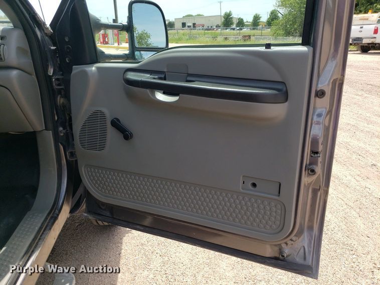 image for item IP9382 2005 Ford F450 Super Duty  bucket truck