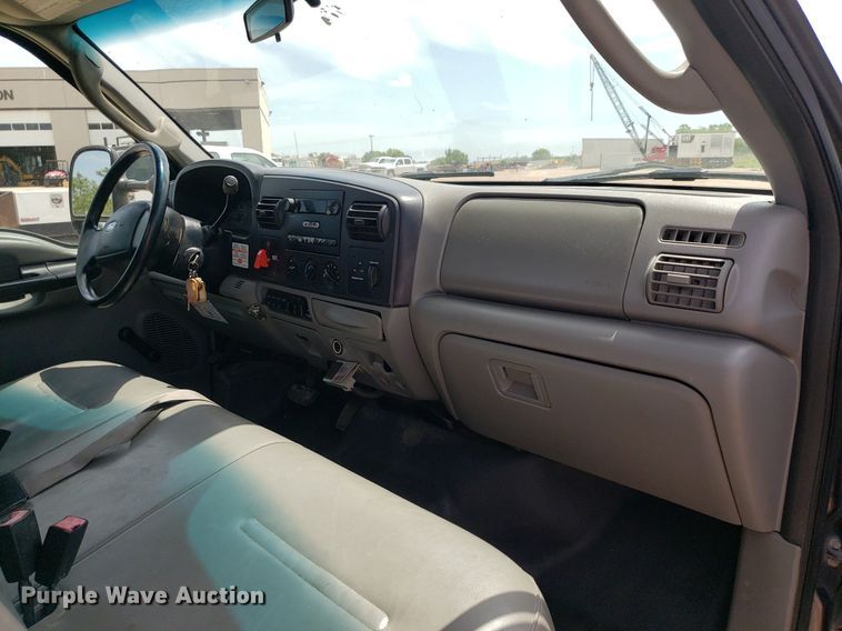 image for item IP9382 2005 Ford F450 Super Duty  bucket truck