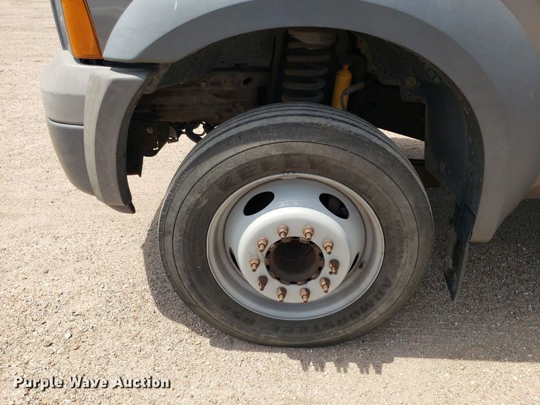 image for item IP9382 2005 Ford F450 Super Duty  bucket truck