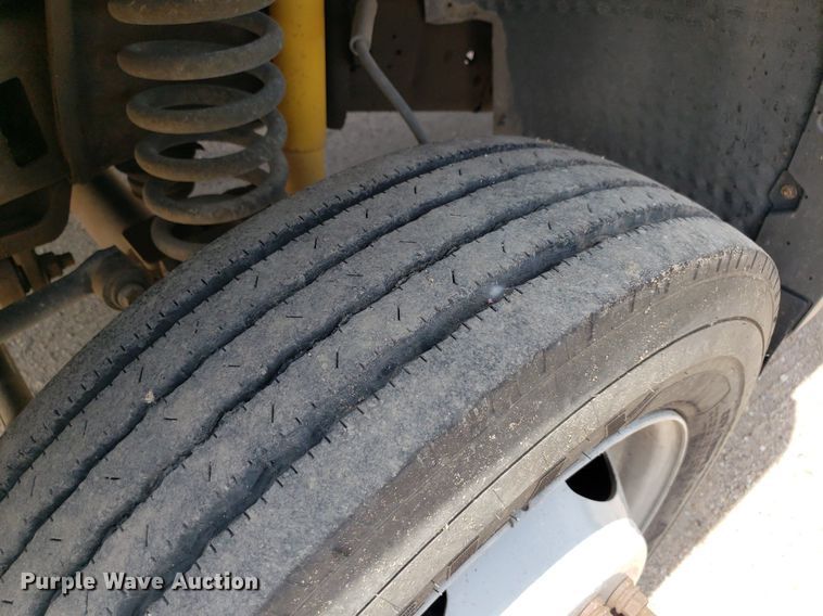 image for item IP9382 2005 Ford F450 Super Duty  bucket truck