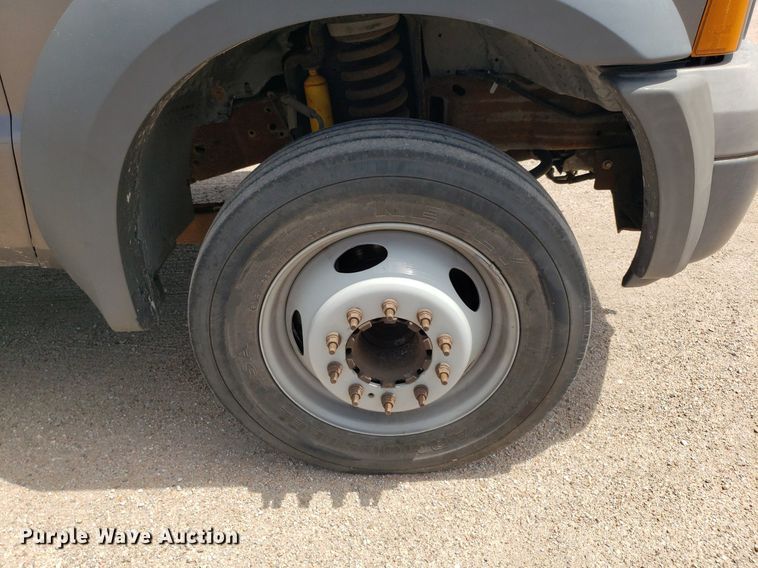 image for item IP9382 2005 Ford F450 Super Duty  bucket truck