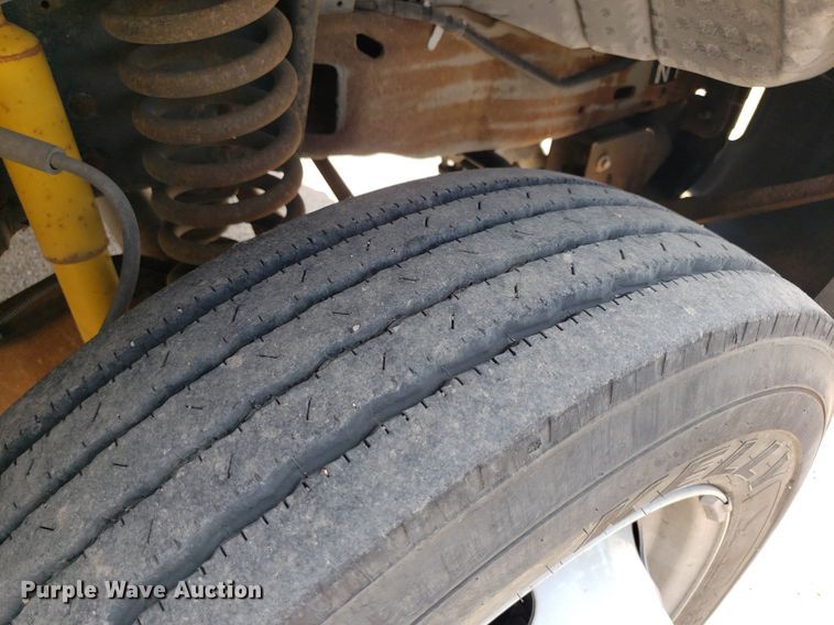 image for item IP9382 2005 Ford F450 Super Duty  bucket truck