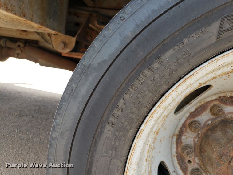 image for item IP9382 2005 Ford F450 Super Duty  bucket truck