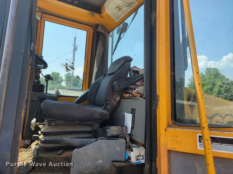 image for item JL9315 1997 Case 621B  wheel loader