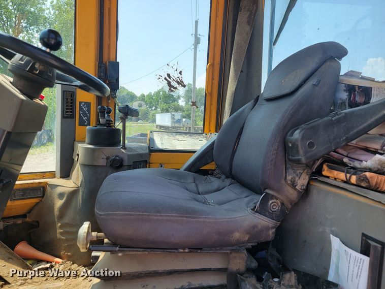 image for item JL9315 1997 Case 621B  wheel loader