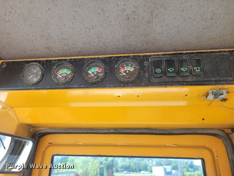 image for item JL9315 1997 Case 621B  wheel loader