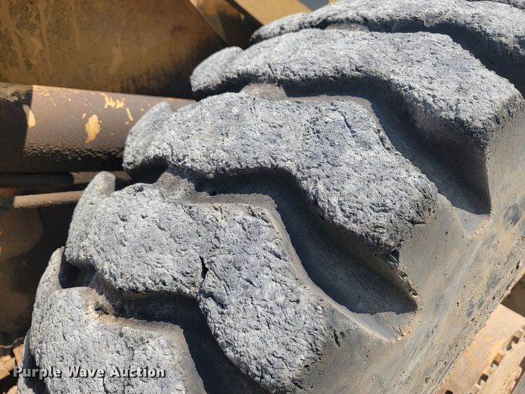 image for item JL9315 1997 Case 621B  wheel loader