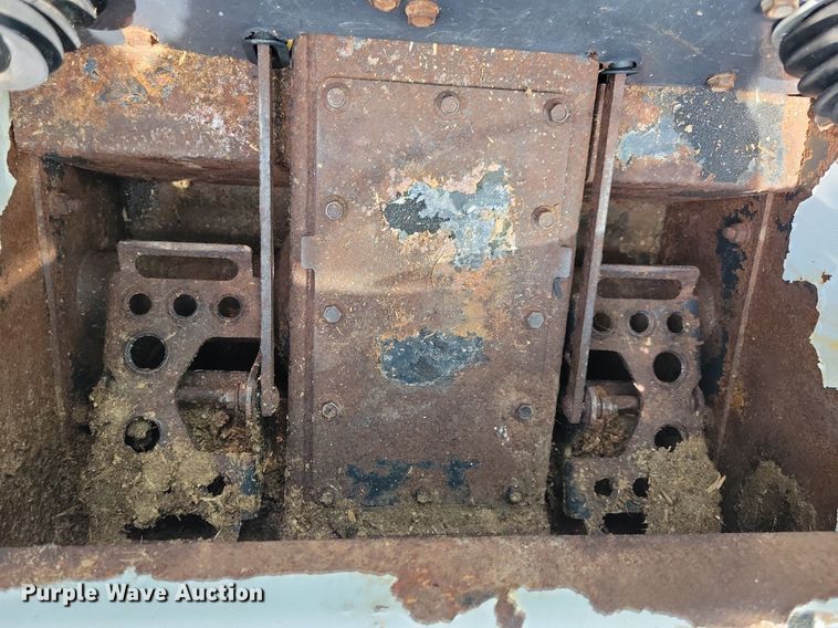 image for item JO9282 2009 Bobcat S100  skid steer loader