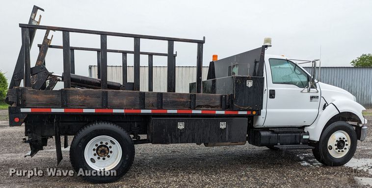 image for item KB9425 2006 Ford F750  reel truck