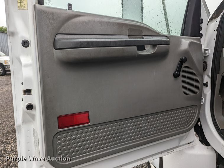 image for item KB9425 2006 Ford F750  reel truck