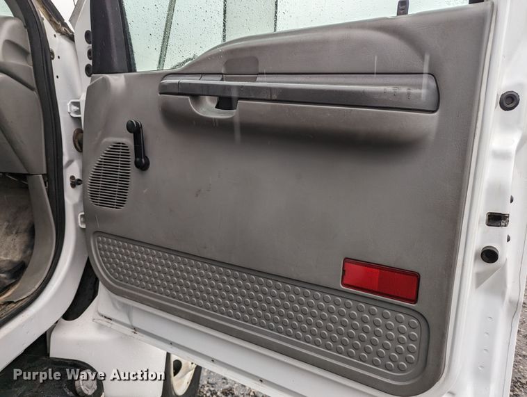 image for item KB9425 2006 Ford F750  reel truck