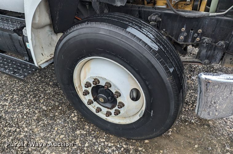 image for item KB9425 2006 Ford F750  reel truck