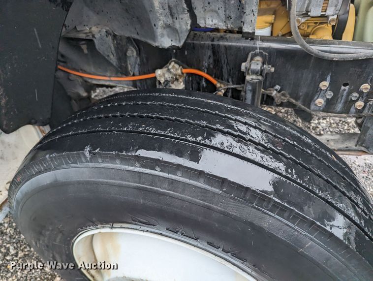 image for item KB9425 2006 Ford F750  reel truck