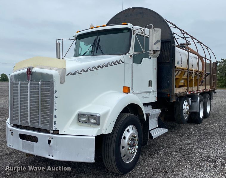 image for item KB9441 2000 Kenworth T800B  flatbed truck