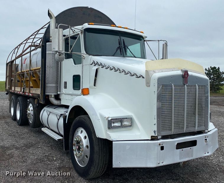 image for item KB9441 2000 Kenworth T800B  flatbed truck