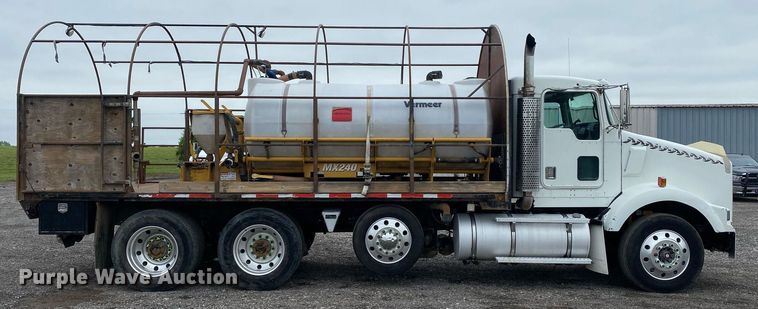 image for item KB9441 2000 Kenworth T800B  flatbed truck