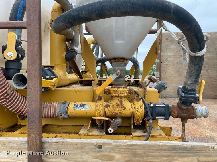 image for item KB9441 2000 Kenworth T800B  flatbed truck