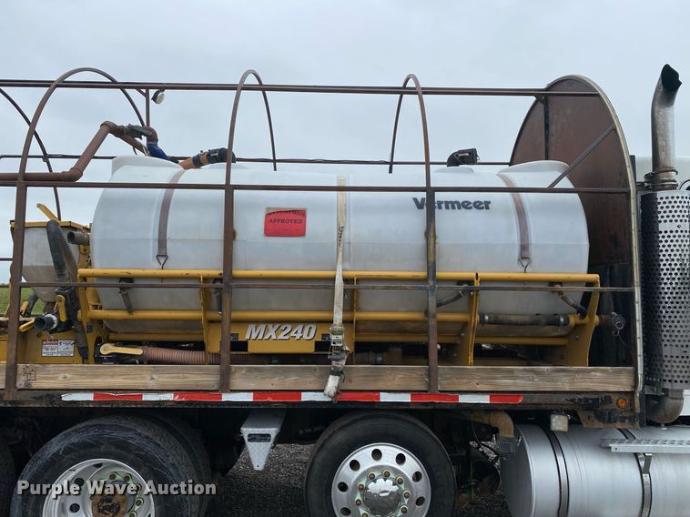 image for item KB9441 2000 Kenworth T800B  flatbed truck