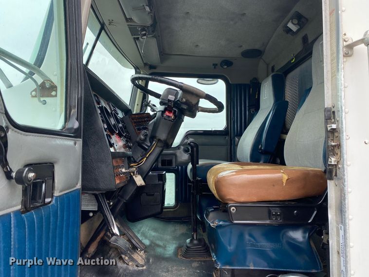 image for item KB9441 2000 Kenworth T800B  flatbed truck