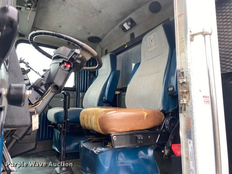 image for item KB9441 2000 Kenworth T800B  flatbed truck