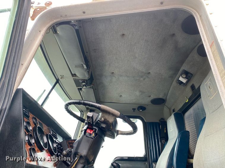 image for item KB9441 2000 Kenworth T800B  flatbed truck