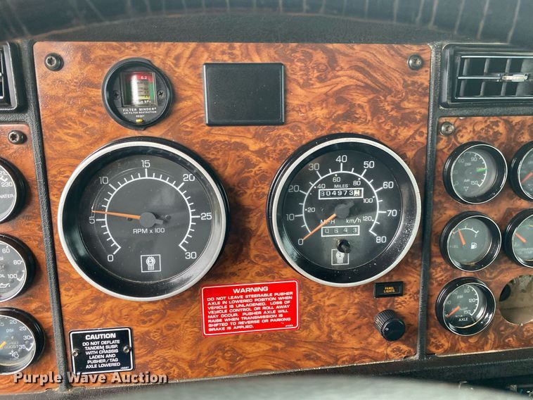 image for item KB9441 2000 Kenworth T800B  flatbed truck