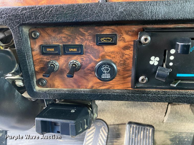 image for item KB9441 2000 Kenworth T800B  flatbed truck