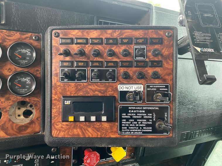 image for item KB9441 2000 Kenworth T800B  flatbed truck