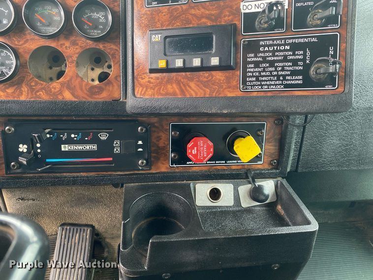 image for item KB9441 2000 Kenworth T800B  flatbed truck