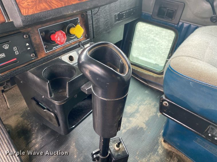 image for item KB9441 2000 Kenworth T800B  flatbed truck