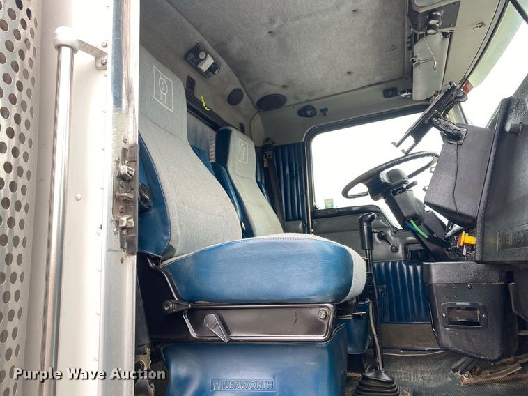 image for item KB9441 2000 Kenworth T800B  flatbed truck