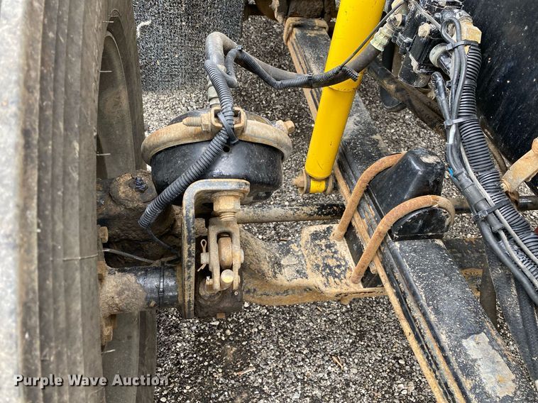 image for item KB9441 2000 Kenworth T800B  flatbed truck