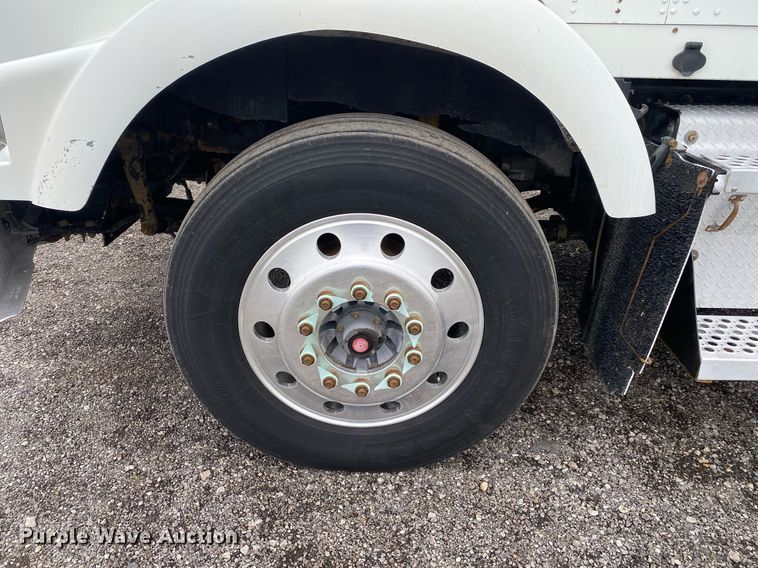 image for item KB9441 2000 Kenworth T800B  flatbed truck