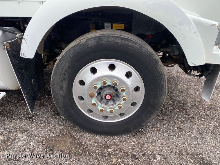 image for item KB9441 2000 Kenworth T800B  flatbed truck