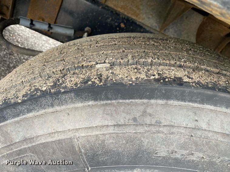 image for item KB9441 2000 Kenworth T800B  flatbed truck