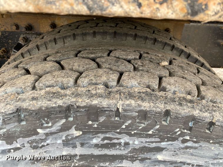 image for item KB9441 2000 Kenworth T800B  flatbed truck