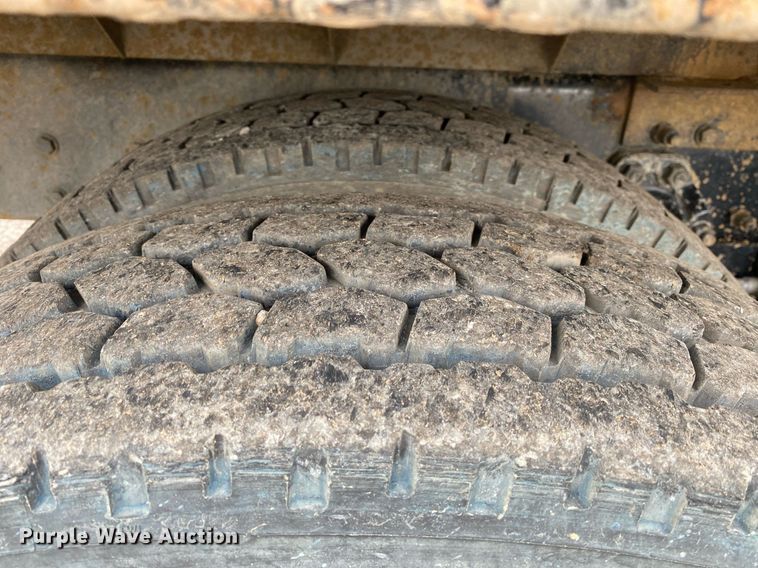 image for item KB9441 2000 Kenworth T800B  flatbed truck