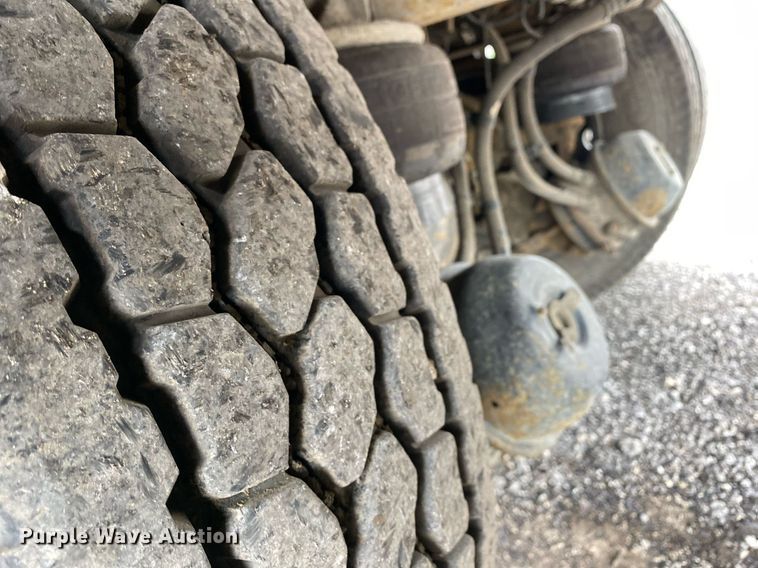 image for item KB9441 2000 Kenworth T800B  flatbed truck