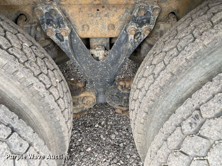 image for item KB9441 2000 Kenworth T800B  flatbed truck