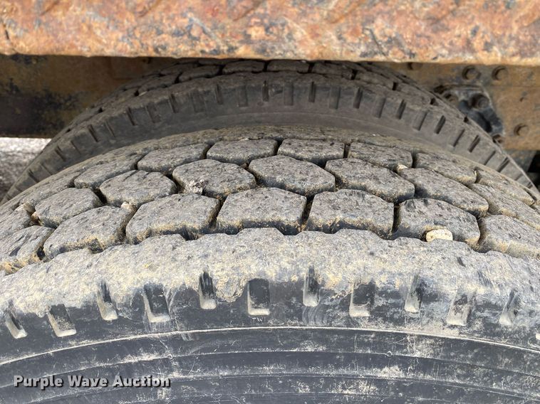 image for item KB9441 2000 Kenworth T800B  flatbed truck