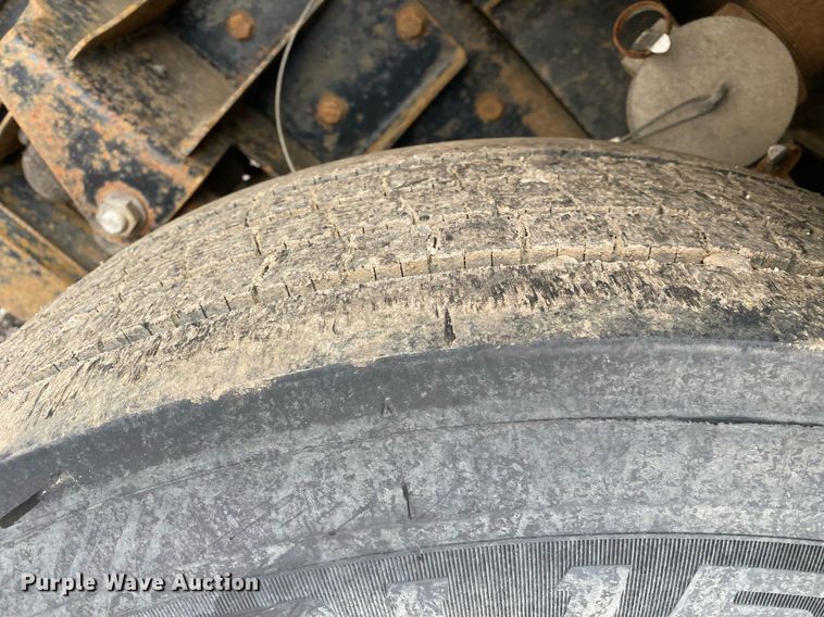 image for item KB9441 2000 Kenworth T800B  flatbed truck