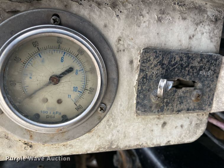 image for item KB9441 2000 Kenworth T800B  flatbed truck