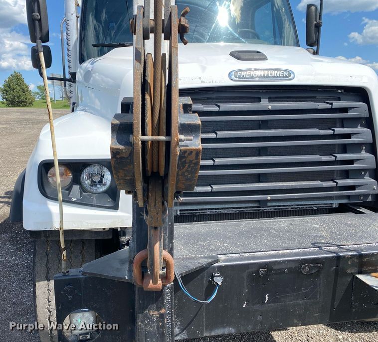 image for item KB9462 2012 Freightliner 114SD  crane truck