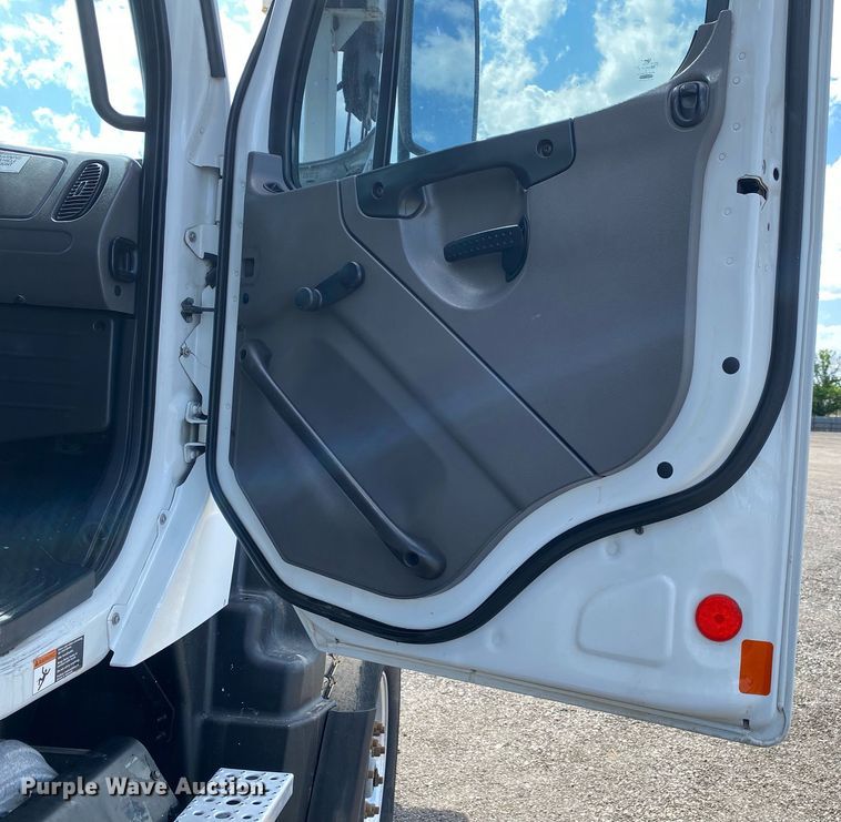 image for item KB9462 2012 Freightliner 114SD  crane truck