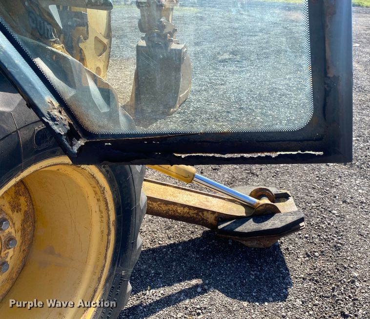 image for item KB9482 2002 John Deere 310G  backhoe