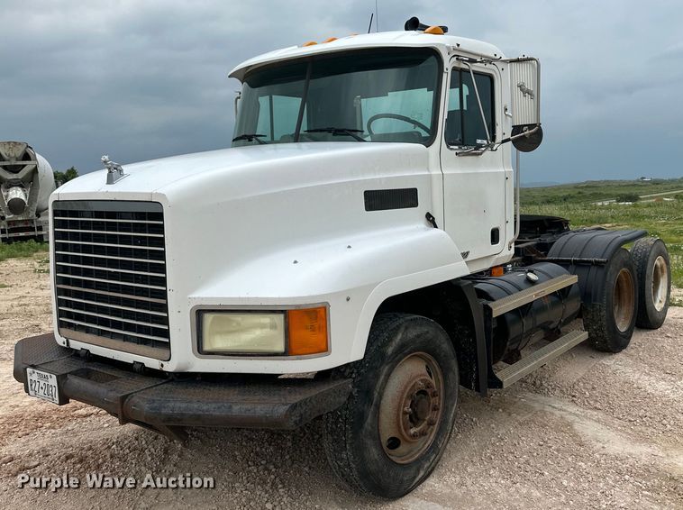 image for item KM9909 1998 Mack CH613  semi truck