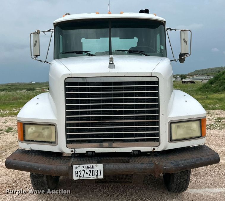 image for item KM9909 1998 Mack CH613  semi truck